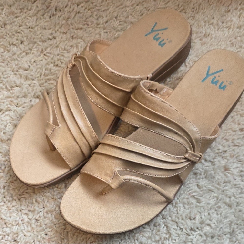 Yuu Women's Tan Strappy Sandals 9.5